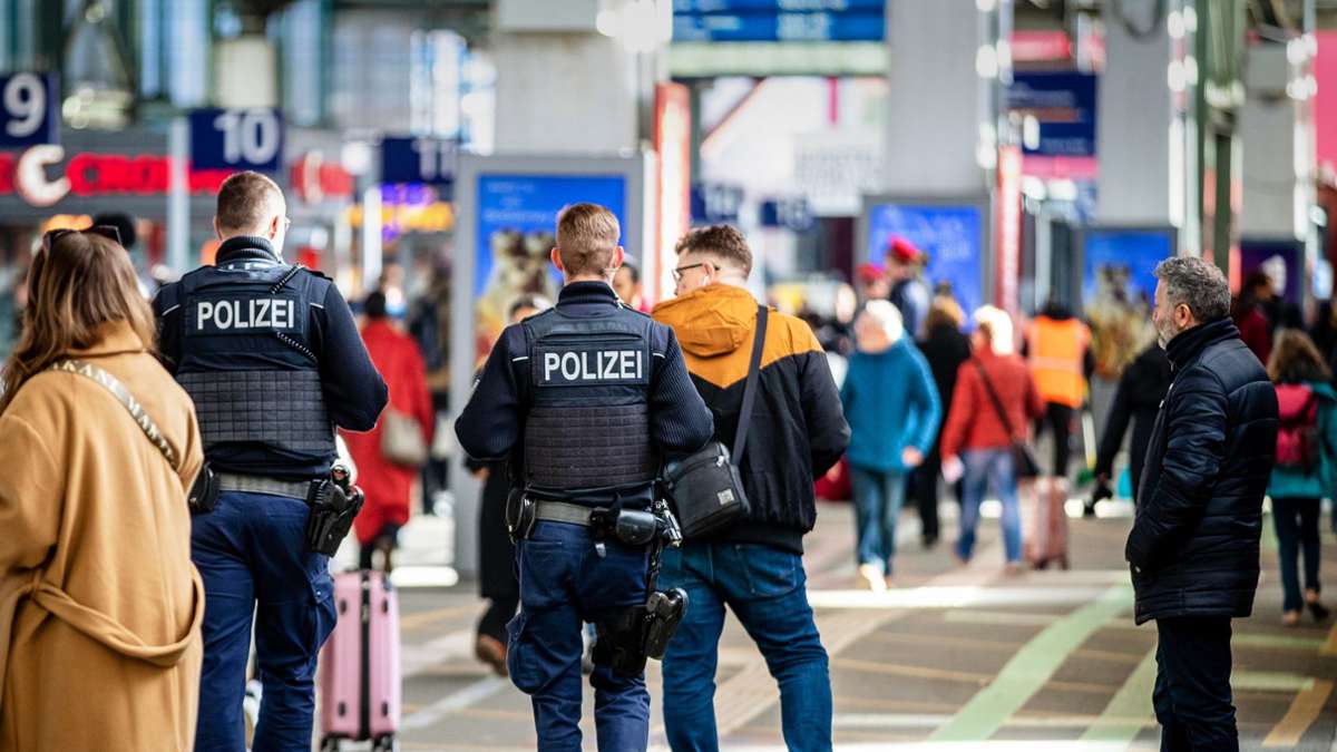 Stuttgart Hauptbahnhof: 38-Jähriger bedroht Polizisten